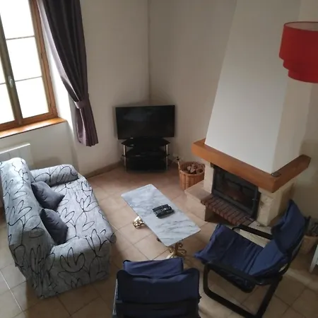 Сasa de vacaciones La Tourette With Private Pool And Nearby Swimming Saint-Genes-la-Tourette