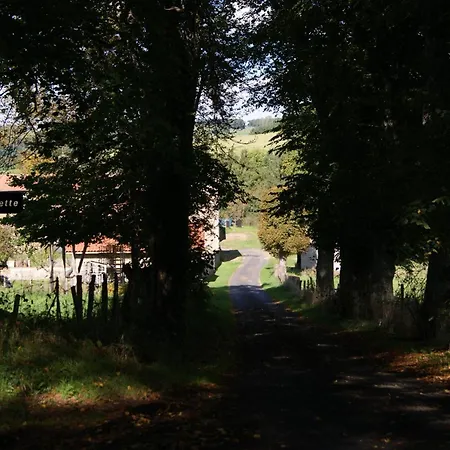 Сasa de vacaciones La Tourette With Private Pool And Nearby Swimming Saint-Genes-la-Tourette